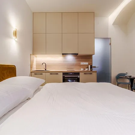 アパート 7nights Premium *