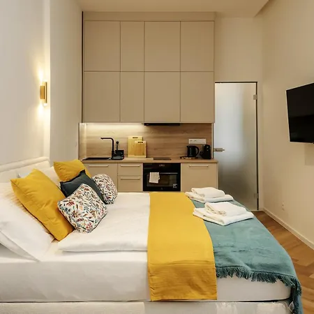 7nights Premium * ブルノ