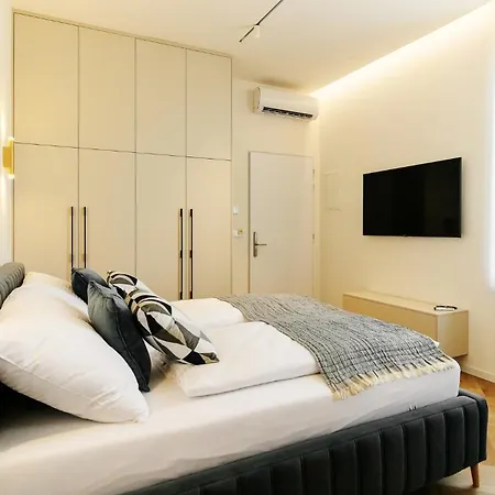 7nights Premium * ブルノ